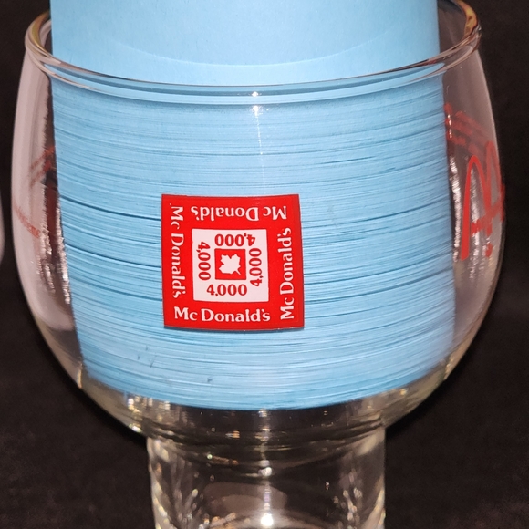 1976 McDonald's Canada 4,000th Store Opening Commemorative Glass & Hankerchief - Picture 4 of 5